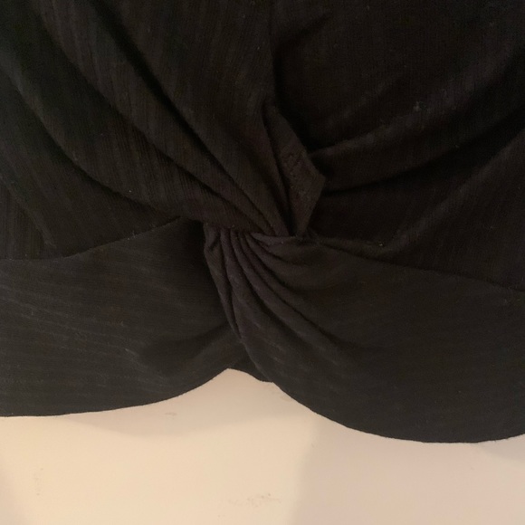 Cropped and fitted black top - Picture 4 of 4